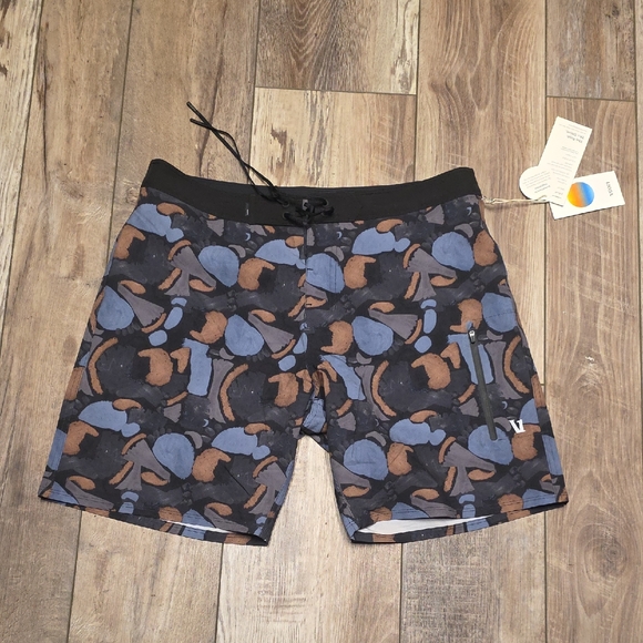 NWT Men's Vuori 